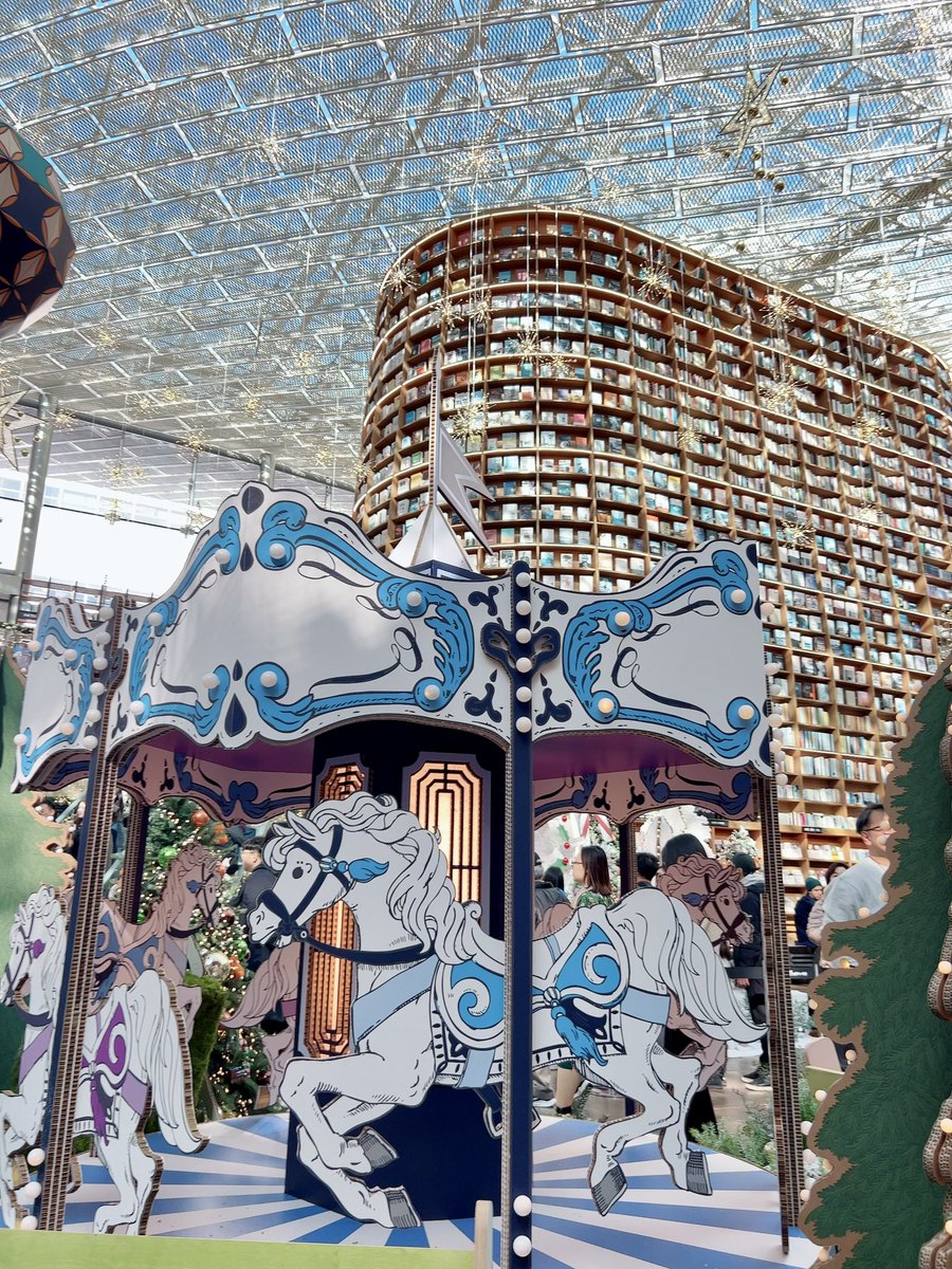 JeliJeliJeli3's tweet image. 江南COEXスターフィールド図書館のクリスマスが今年はめっちゃグレードアップして凄かった🎄🌟❤️