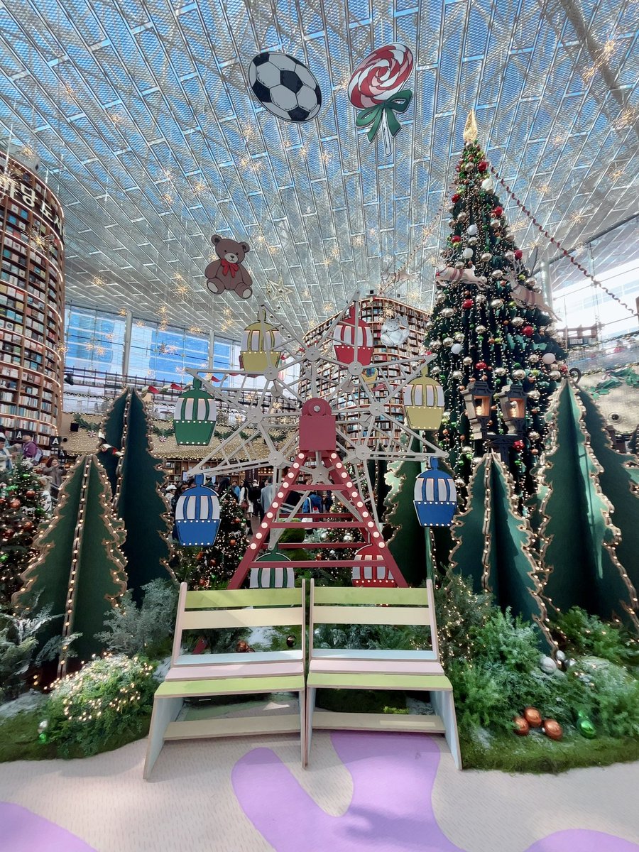JeliJeliJeli3's tweet image. 江南COEXスターフィールド図書館のクリスマスが今年はめっちゃグレードアップして凄かった🎄🌟❤️