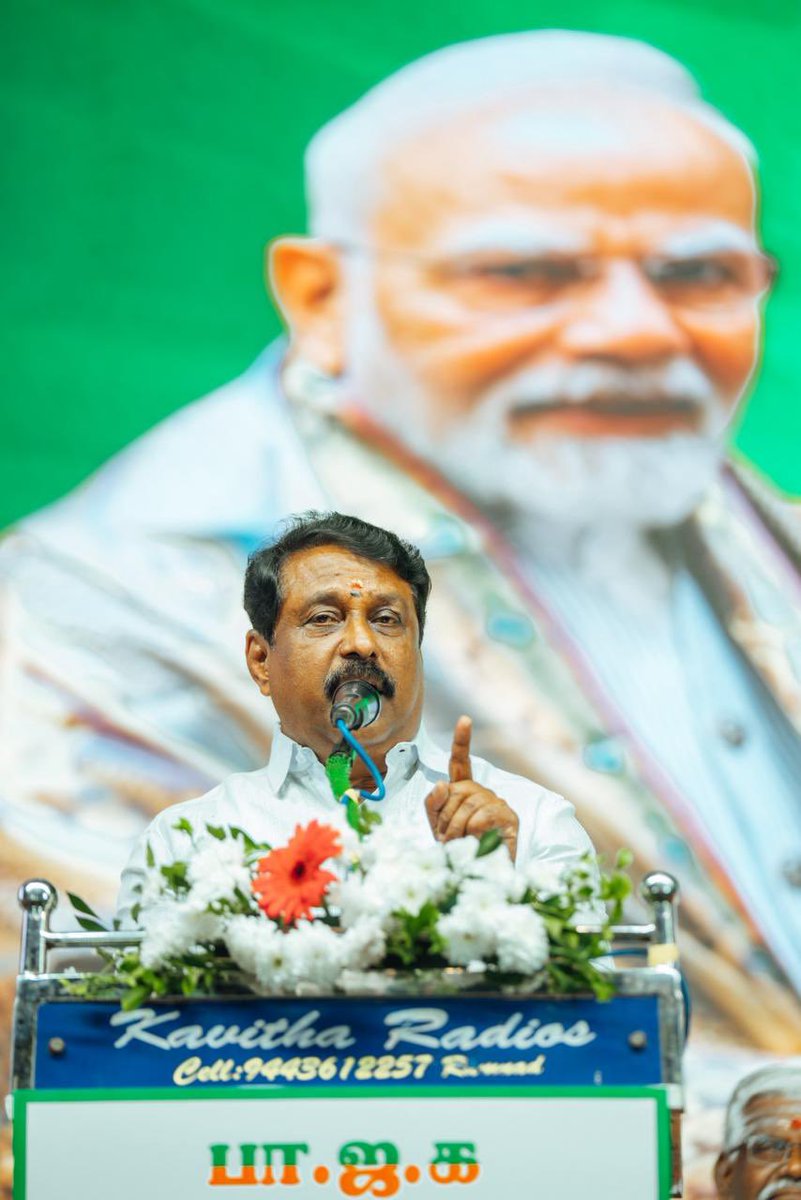 NainarBJP's tweet photo. அறிவார்ந்த தமிழ்ச் சமுதாயத்தை இன்று அறிவற்றவர்களாக மாற்றும் வேலையை பார்த்து வருகிறார்கள் திராவிட முன்னேற்றக் கழகத்தின் ஆட்சியாளர்கள். 

அனுதினமும் பயத்தோடும், பதற்றத்தோடும் வாழும் சூழலை உருவாக்கி விட்டு, விடியல் ஆட்சி என்றும், மக்களுக்கான ஆட்சி என்றும் மேடைகளில் மார்த்தட்டிக் கொண்டு இருக்கிறார்கள் நிர்வாக திறனற்றவர்கள்.

இனி யாரை ஆட்சிக்கட்டிலில் அமர்த்த வேண்டும், யாரை தூக்கியெறிய வேண்டும் என்று தமிழக மக்கள் முடிவெடுத்து விட்டார்கள். 

வைகை நதி, கடலில் சங்கமிக்கும் இடமான ராமநாதபுரத்தில் இருந்து  தமிழக ஆட்சியாளர்களுக்கு இறுதி முடிவு எழுதப்பட்டுவிட்டது.

மாண்புமிகு பாரதப் பிரதமர் திரு. நரேந்திர மோடி அவர்களின் பாதையிலே..
திராவிட முன்னேற்றக் கழகத்தை தூக்கியெறிவார்கள் தமிழக வாக்காள பெருமக்கள் விரைவிலே.. 

நிச்சயம் 2026ல் ஆட்சி மாற்றம் இருக்கும். அதுவே தமிழக மக்களின் முழக்கம் என்று திடகாத்திரமாக சொல்லி வருகிறது " தமிழகம் தலைநிமிர தமிழனின் பயணம்". மக்கள் சந்திப்பிற்கான இந்த மகத்தான பயணத்தின் 20-ஆம் நாள் நேற்று ராமநாதபுரத்தில்..

நேற்றைய கூட்டத்தில் பாஜக மாநிலப் பொதுச்செயலாளர் திரு. @karuppuMBJP அவர்கள்,  
பாஜக மாநிலப் பொதுச்செயலாளர் திரு. பொன் பாலகணபதி அவர்கள், ராமநாதபுரம் பாஜக மாவட்டத் தலைவர் திரு. முரளிதரன் அவர்கள், 
ராமநாதபுரம் அதிமுக முன்னாள் அமைச்சர் திரு. மணிகண்டன் அவர்கள், அதிமுக மாவட்டக்கழக செயலாளர் திரு. முனியசாமி அவர்கள்,  அதிமுக முன்னாள் சட்டமன்ற உறுப்பினர் திரு. முத்தையா அவர்கள், 
தமிழ் மாநில காங்கிரஸ் கட்சியின் 
ராமநாதபுரம்  மாவட்டத் தலைவர் திரு. P.K.K. ராமமூர்த்தி அவர்கள், ராமநாதபுரம் ஐ.ஜே.கே. மாவட்டத் தலைவர் திரு.ராஜா அவர்கள் உள்ளிட்ட பலர் உடனிருந்தனர்.
(1/4)