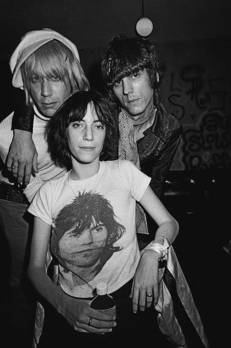 PunkRockStory's tweet image. 51 years ago
Patti Smith and Iggy Pop and James Williamson of The Stooges in November 1974 backstage at the Whisky a Go Go in Los Angeles, California.

Credit: Michael Ochs Archives

#punk #punks #punkrock #protopunk #iggypop #pattismith #history #punkrockhistory