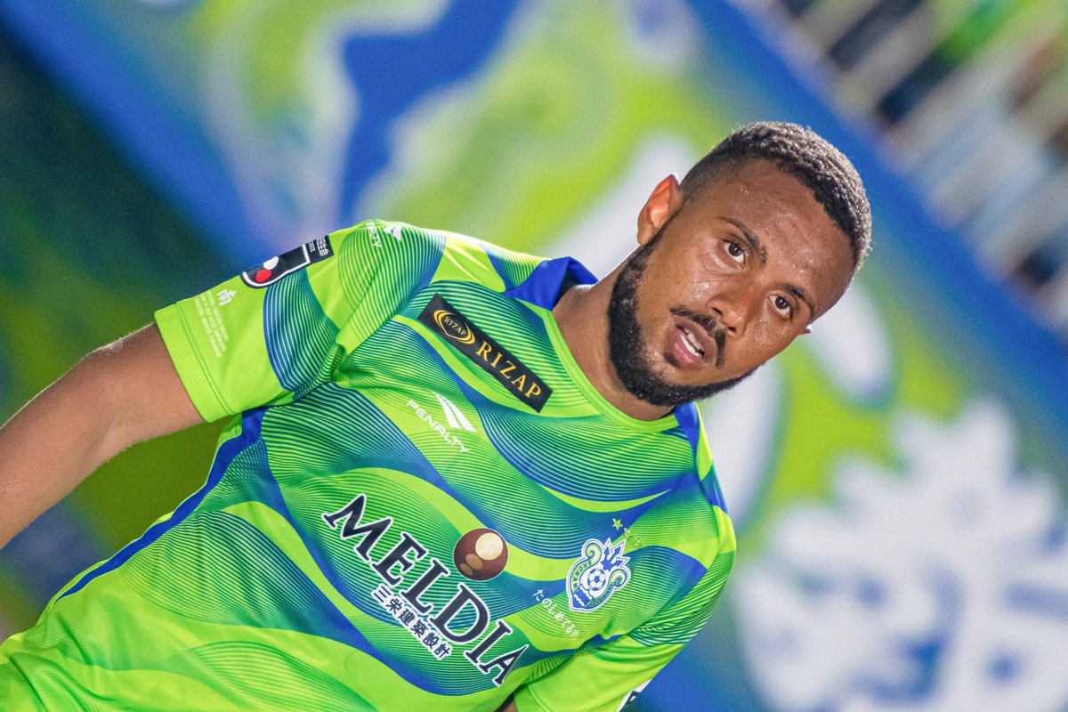 bellmare_staff's tweet photo. 本日11月23日は2021年に急性うっ血性心不全により急���しました #オリベイラ 選手の命日です。

いつまでも、共に🟢🔵

#bellmare https://t.co/f41xAxFm2B