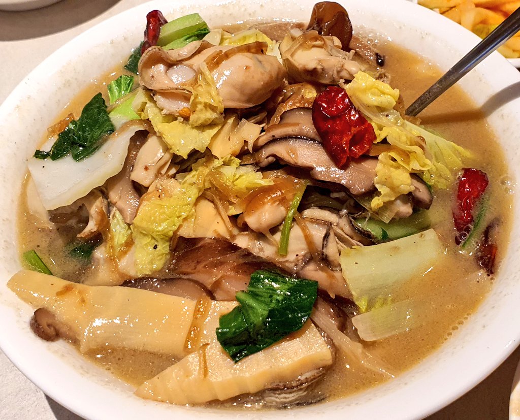 굴짬뽕 추천 안동장 지우고 보보식당 넣겠습니다. 굴 신선하고 양도 넉넉해서(200g) 셋이 나눠서 먹었는데도 실컷 먹음...