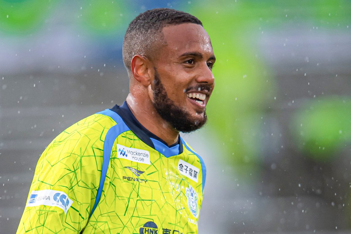 bellmare_staff's tweet photo. 本日11月23日は2021年に急性うっ血性心不全により急���しました #オリベイラ 選手の命日です。

いつまでも、共に🟢🔵

#bellmare https://t.co/f41xAxFm2B