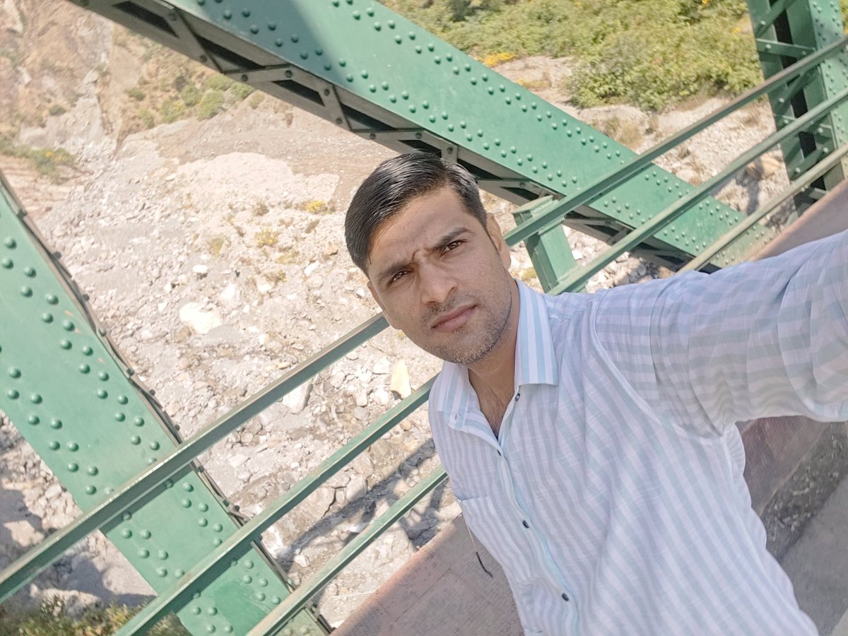 लक्ष्य निर्धारित तो कोई भी कर सकता है, पर सफलता तो सिर्फ उन्हें मिलती है जो अपनी सीमा पर पहुंचने तक के लिए इंतजार करते है। 

#ChildrensDay
#HappyFriday