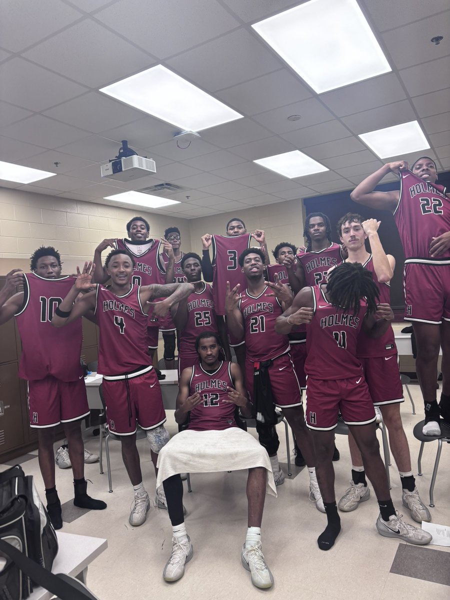 Holmes Men’s Basketball 🏀 tweet media