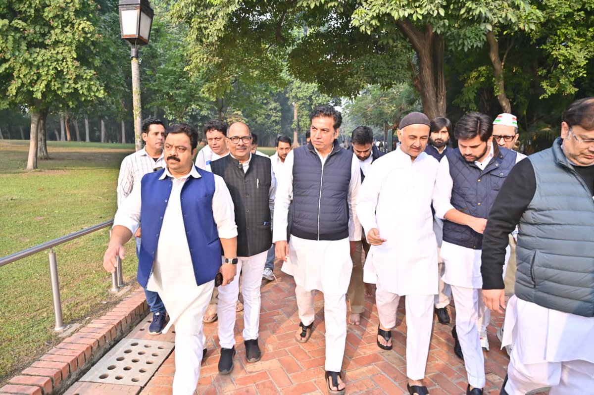 devendrayadvinc's tweet image. देश के प्रथम प्रधानमंत्री परम श्रद्धेय #पंडित_जवाहर_लाल_नेहरू जी की जयंती पर शांतिवन पहुंचकर श्रद्धासुमन अर्पित किया।

इस दौरान सीपीपी चेयरपर्सन श्रीमती सोनिया गांधी जी, कांग्रेस अध्यक्ष @kharge जी, कांग्रेस महासचिव @kcvenugopalmp जी, दिल्ली कांग्रेस प्रभारी @qazinizamuddin जी,…