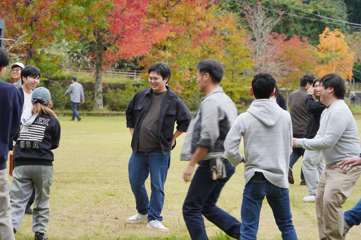 t_axis1993's tweet image. お疲れ様です。鳥取のアクシスです🙂
社員総会投稿　第２弾です。

社員総会の翌日は、隼Lab.にてレクリエーション！
BBQ、宝探し、自由時間で大盛り上がりでした🎉

🏃‍♂️ 豪華景品をかけた白熱の宝探し！
社長も含め、部署・役職関係なしのシャッフルチームで宝探しを実施！…