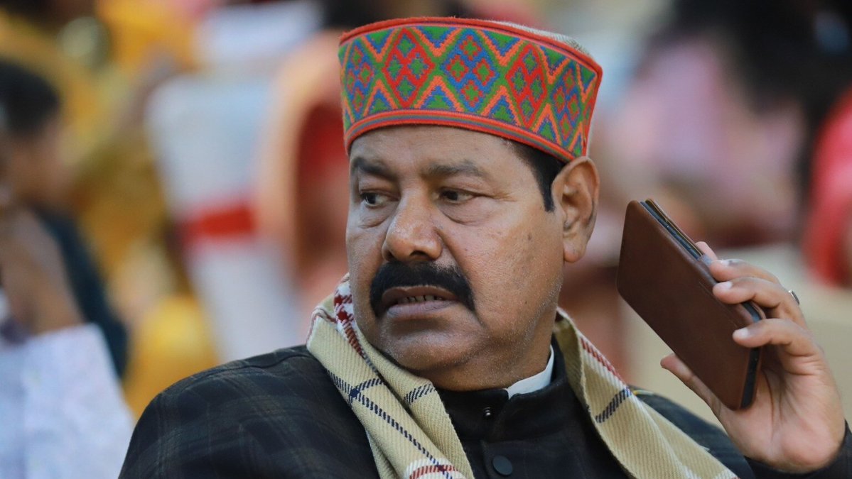 मोकामा सीट पर तगड़ी फाइट है, अनन्त सिंह केवल 700 वोटों से आगे चल रहे हैं।

मनेर सीट से भाई वीरेंद्र 3700+ वोटों से आगे चल रहे हैं।

चनपटिया सीट से मनीष कश्यप 3700 वोटों से पीछे चल रहे हैं।