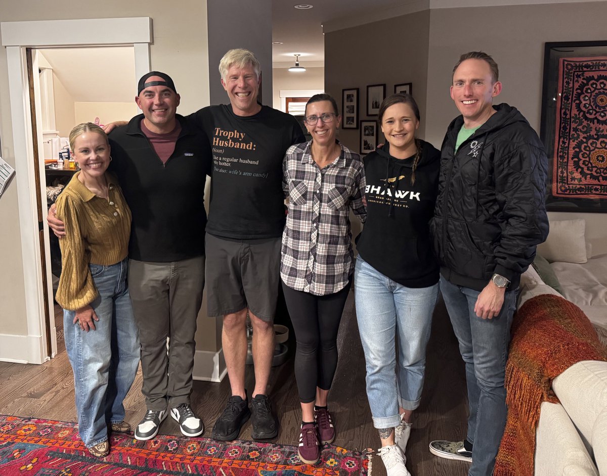 Me: “Come over for dinner!” 

<a href="/CSMJoAnnNaumann/">JoAnn Naumann</a>: “you don’t cook. we’ll bring pizza.” 

❤️