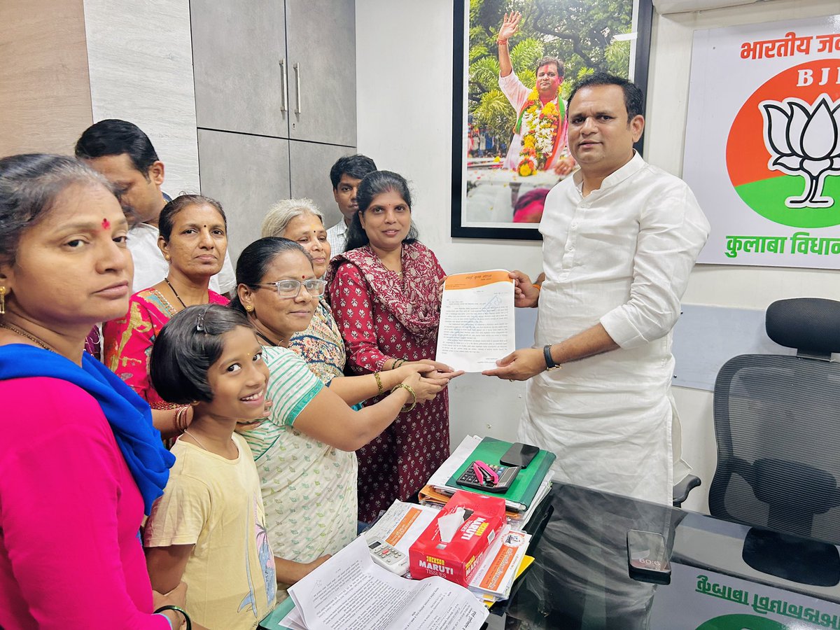 rahulnarwekar's tweet photo. कुलाबा येथील साबू सिद्धिकी पोलिस वसाहतीतील पोलिस कर्मचारी आणि त्यांच्या कुटुंबीयांनी माझी भेट घेऊन मालकी हक्काच्या घरांबाबत निवेदन दिले.
मा. मुख्यमंत्री महोदयांशी चर्चा करून पोलिस वसाहतीतील पोलिस कर्मचारी आणि कुटुंबियांच्या मागण्यासंदर्भात ठोस उपाययोजना करण्याचे आश्वासन दिले

@narendramodi @JPNadda @AmitShah @Dev_Fadnavis @RaviDadaChavan @AmeetSatam @BJP4India @BJP4Maharashtra @BJP4Mumbai @bjp4smum @BJPYuvatiColaba

#BringingAChange #RahulNarwekar #Maharashtra #Mumbai #Colaba #CommunityFirst