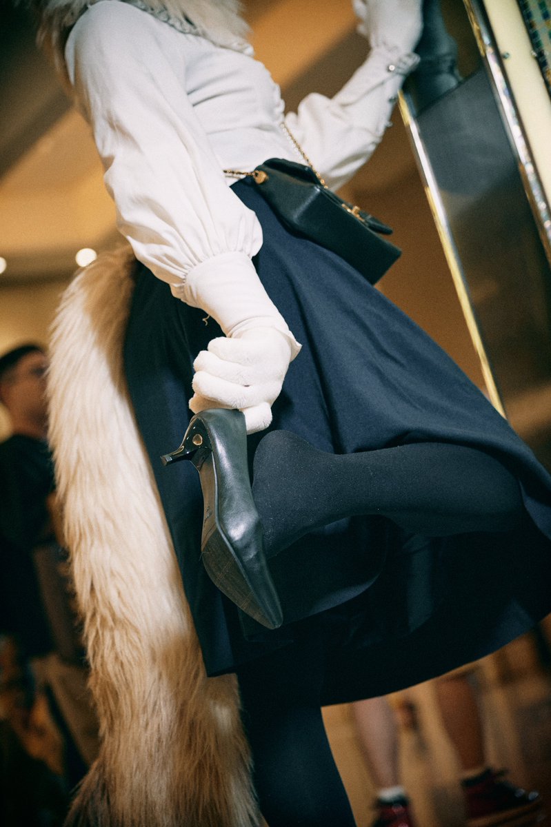 Friday night deserves a little extra fun, right?
you’re not backing out, are you?🌹

📸 <a href="/guni1636/">그니 GUNI</a> 
#FursuitFriday