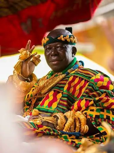Monarchies2000's tweet image. Le Royaume-Uni et l&apos;Afrique du Sud ont restitué au roi des #Ashantis Otumfuo Osei Tutu II plus de 130 objets d&apos;or pris à cette puissante monarchie du #Ghana  lors de la colonisation. Ils seront exposés dans un musée national. #monarchy  #monarchie 👑🇬🇭