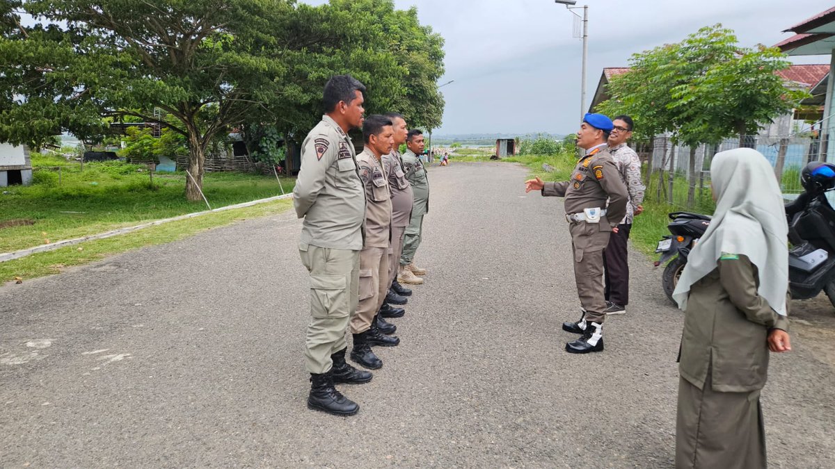 ppi_pusong's tweet image. #SahabatBahari, Kunjungan dari Petugas Tindak Internal @SatpolPPaceh  dalam rangka pengawasan, pembinaan, dan penegakan disiplin internal ASN yang ditempatkan di @ppi_pusong. Bersama Kita Bisa 💪
@DkpAceh 

📷Tim @ppi_pusong