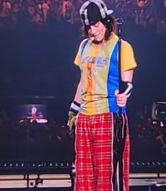 Lcsesqvl's tweet photo. estoy llorando dijeron que billie parece el meme de este perrito https://t.co/wxuUjzGFxX