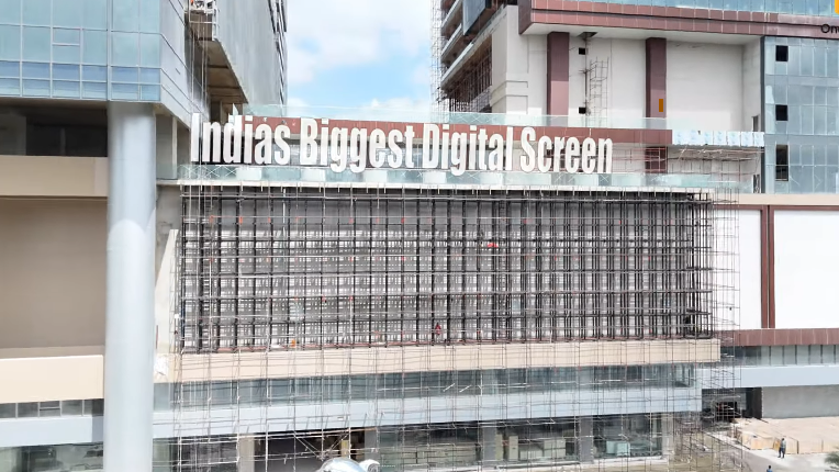 ChennuSridhar's tweet image. #Hyderabad #SASItower #DOOH #DigitalScreen

India’s biggest digital advertising screen is being installed on the SAS iTower in Hyderabad. With a huge 7639×1730 resolution, this 8K-equivalent DOOH screen is set to be absolutely massive

📷 : OneVisionDM