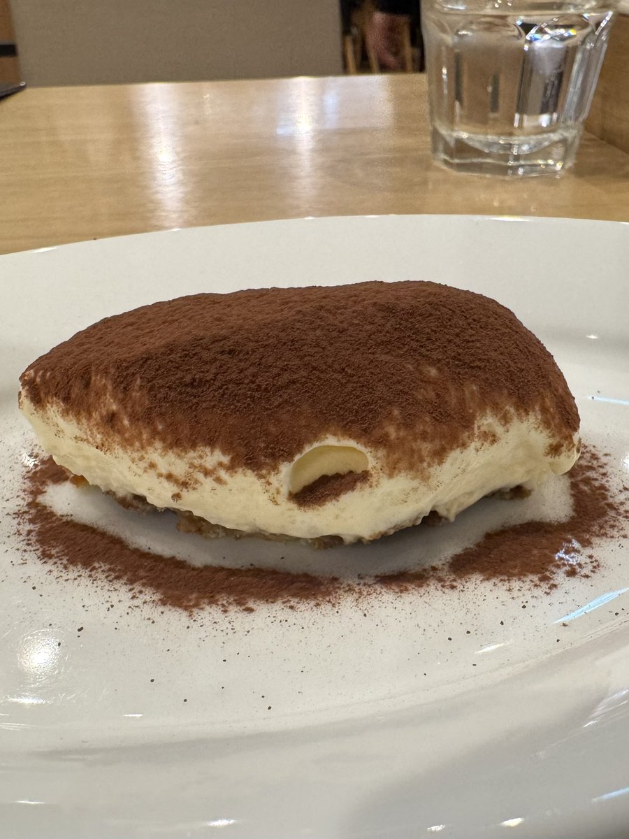 komomo098's tweet image. 壁の穴でランチしてみました。