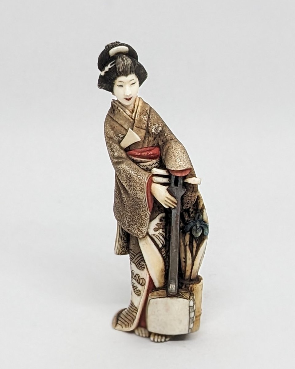 送料無料 時代物　栗根付　秀逸作 今月11月11日当館で開催されました、「ゴールデン根付アワード