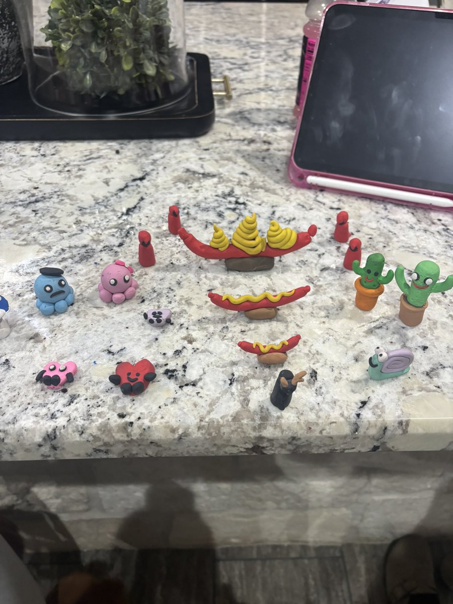 Peewee_333's tweet photo. Arts n crafts with Pooks https://t.co/XET02EVWHO
