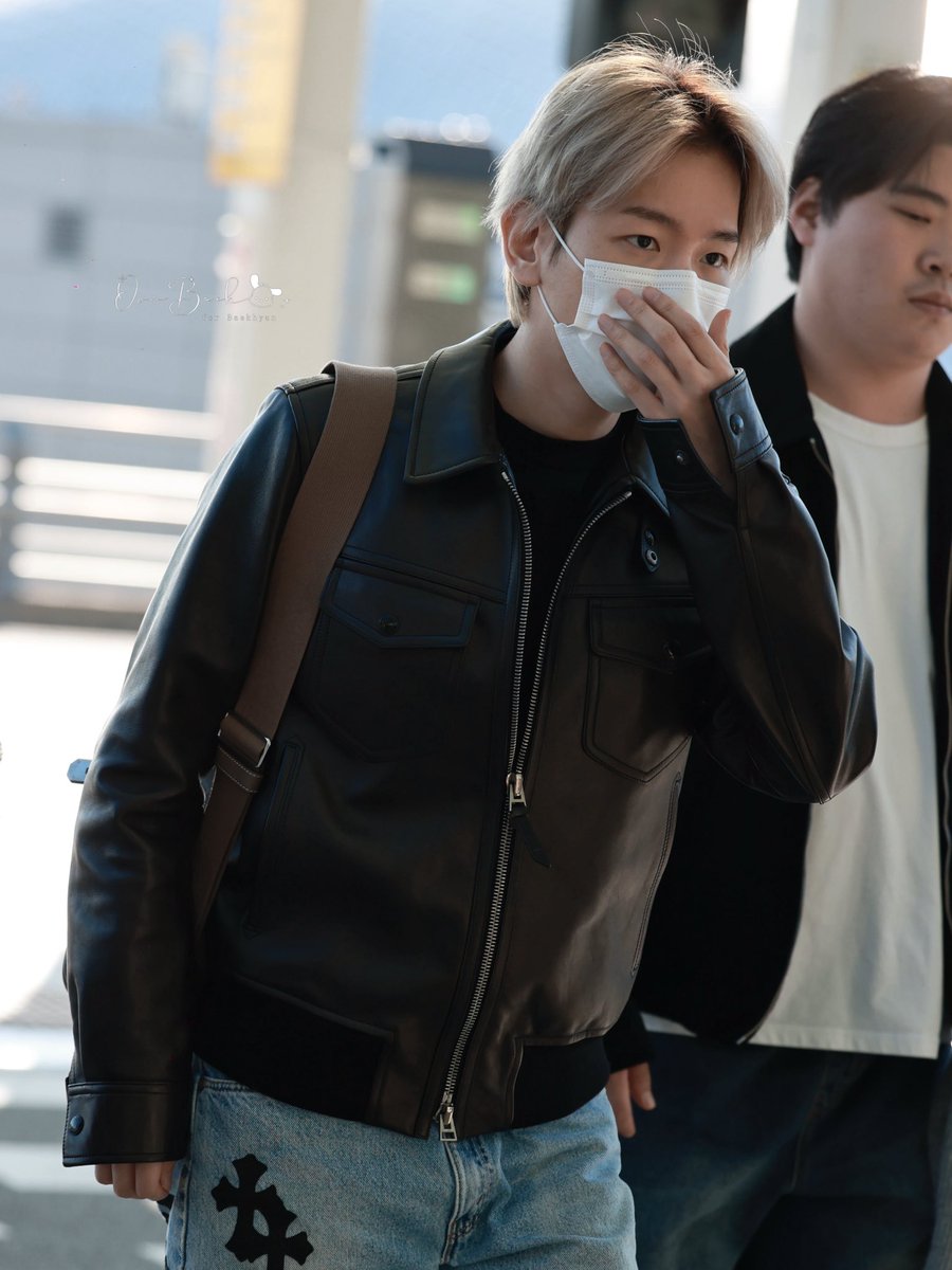 OooBaek0506's tweet photo. 251114 ICN🛫

@B_hundred_Hyun 
#BAEKHYUN  #백현 #ベッキョン #伯贤 https://t.co/l57tB1Ryx8