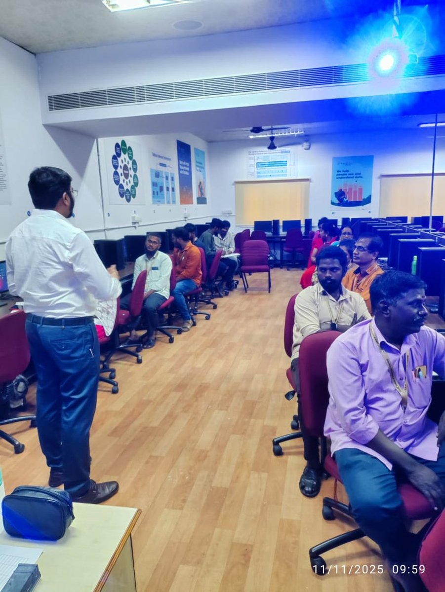 SoC_SRMIST's tweet image. 💻🎬 Workshop Success! “Visual Storytelling: From Static Designs to Dynamic Reels” by DSBS, School of Computing, SRMIST empowered students with hands-on skills in Canva &amp;amp; video reel creation 🎨🎥
Creativity meets technology! 🚀
#SRMIST #DSBS #SchoolOfComputing #VisualStorytelling