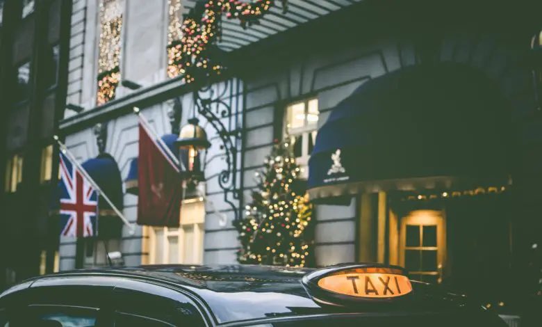 CySustTourism's tweet image. Optimising for AI means focusing on clarity, structure &amp;amp; verifiability. Use clear headings, bullet points, FAQs &amp;amp; concise answers to long-tail questions. Avoid ambiguity &amp;amp; prioritise facts, credentials, recent statistics &amp;amp; guest quotes. It’s important to keep author bios seen.