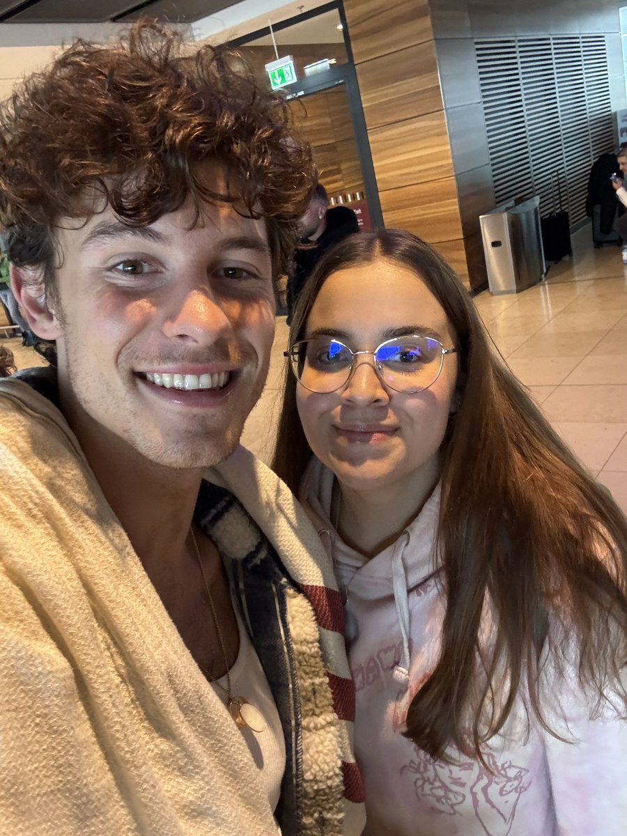 sabiiixsabi's tweet image. can’t believe it’s been a year now that I met shawn 🥹I think about this day daily and I’m so grateful💗I’m so glad I met him in such a calm moment…no crowds, no chaos, just him being the sweetest.