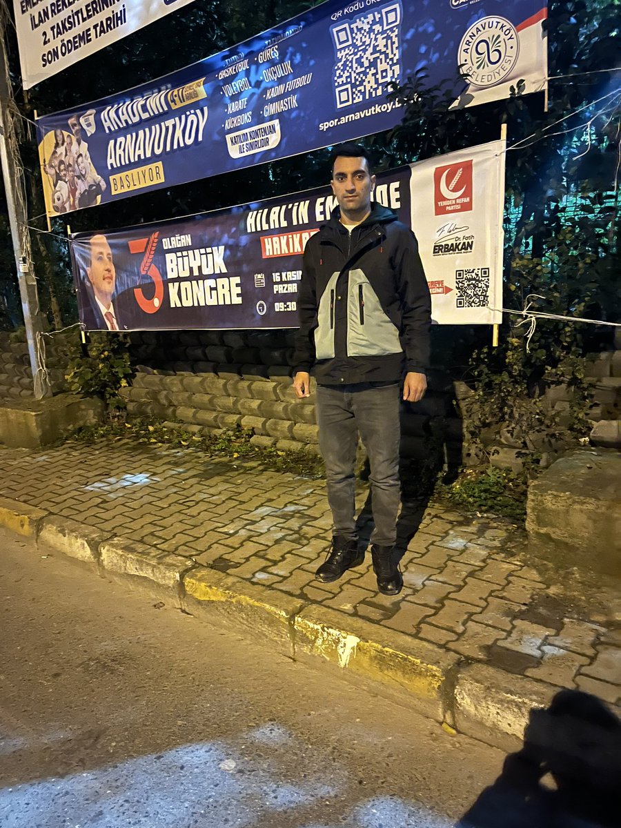 gencrefaharn's tweet photo. Yeniden refah Partisi Arnavutköy gençlik kolları olarak Arnavutköy ümüzün Dört bir köşesine 16 Kasım tarihinde gerçekleşecek olan üçüncü olağan büyük kongremiz tanıtım materyallerini asımını gerçekleştirdik hayırlı olsun https://t.co/Z6q83fZ98k