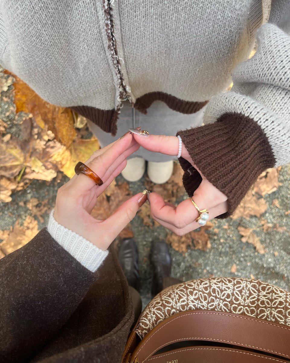 ayakafishing's tweet photo. 新宿御苑〜！の端っこの方！
紅葉狩りって楽しいね〜🍁 https://t.co/YjCqd9y7OA