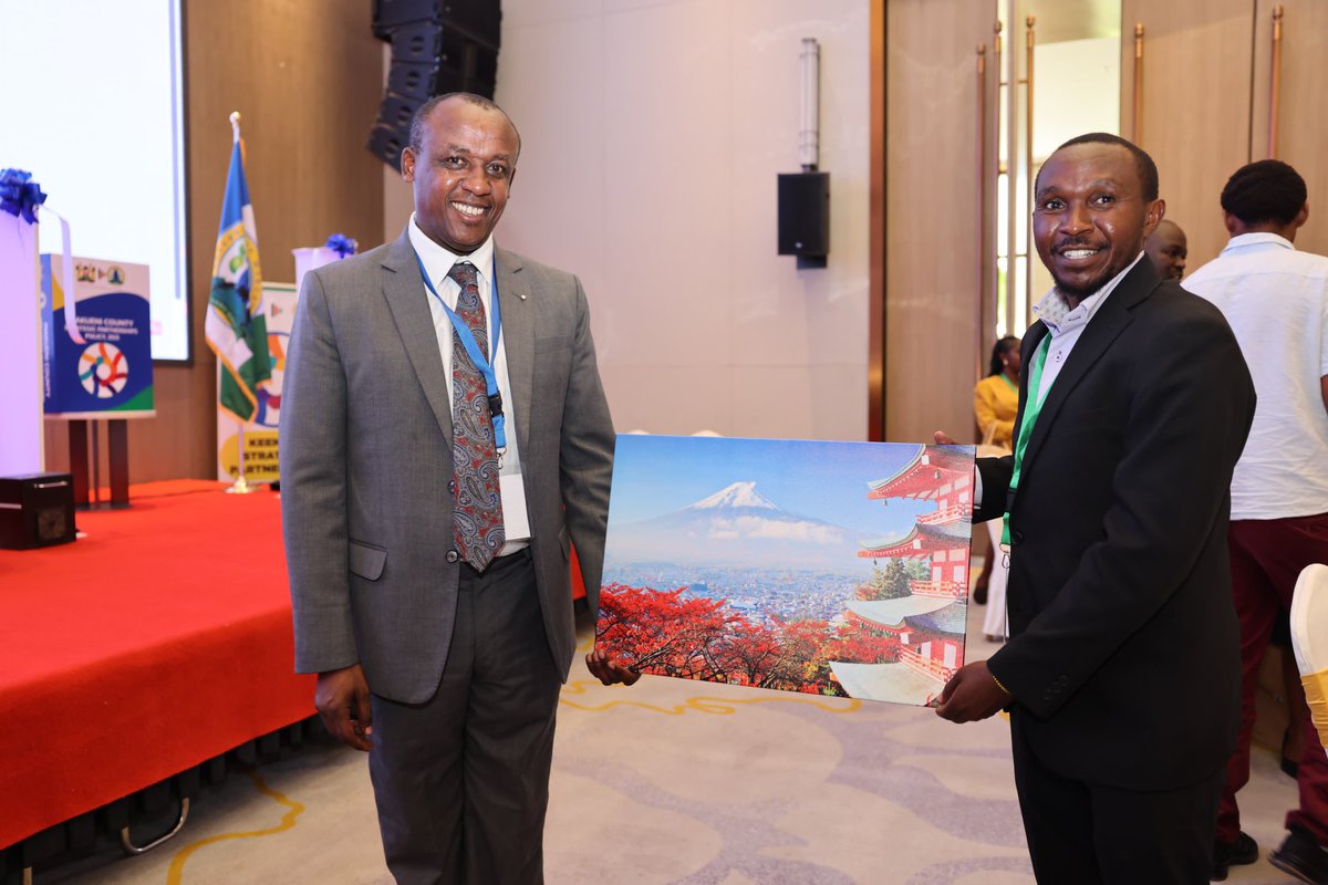 KisiaNzuki's tweet photo. It was a distinct honour for me to present Governor Mutula Kilonzo Jr with a portrait of Japan’s renowned Chureito Pagoda set against the majesty of Mount Fuji during the 3rd Makueni County Partners’ Conference. The artwork evokes the serenity, resilience, and timeless beauty that both Japan and Makueni are privileged to embody in their natural landscapes.

Through this gesture, I sought to underscore our shared commitment to elevating cooperation and nurturing even deeper, more enduring partnerships between Japan and Makueni County - partnerships grounded in mutual respect, visionary ambition, and a steadfast dedication to sustainable, people-centred development.