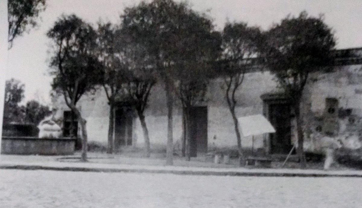 La Casa de la Morena.
Era un burdel en donde daba sus
servicios la Morena a quién llegó a visitar el virrey debido a sus grandes atractivos,dicha casa se
situaba frente a la Plaza de Cartagena en los márgenes del Río de la Piedad hoy Pte de la Morena.