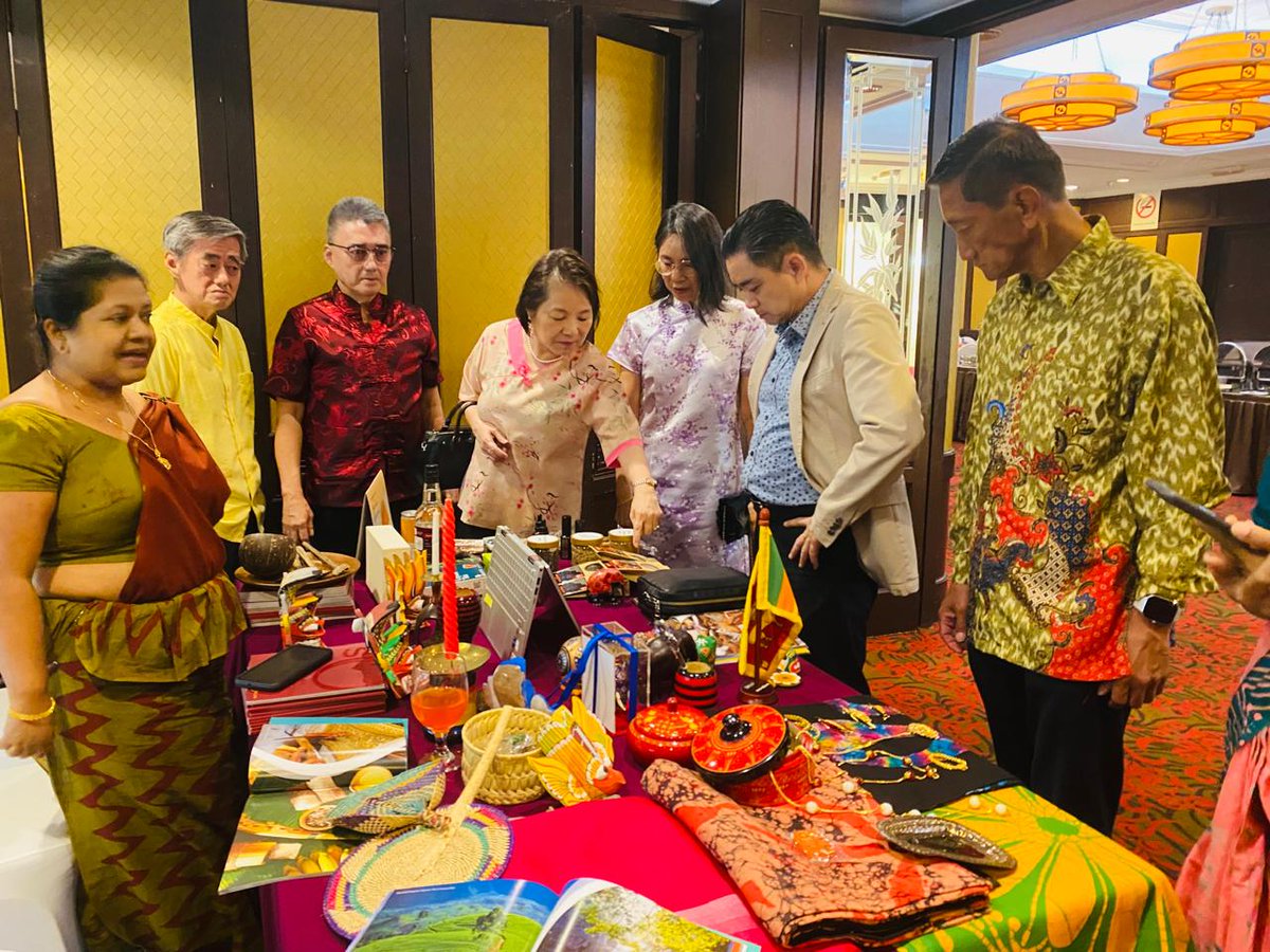 Honoured to join the Rotary Club Night in Bukit Kiara, where our Sri Lankan stall drew strong interest. Acting HC Rizvi highlighted investment opportunities and our growing Sri Lanka–Malaysia partnership. Grateful for the warm hospitality and meaningful connections. 🇱🇰🤝🇲🇾