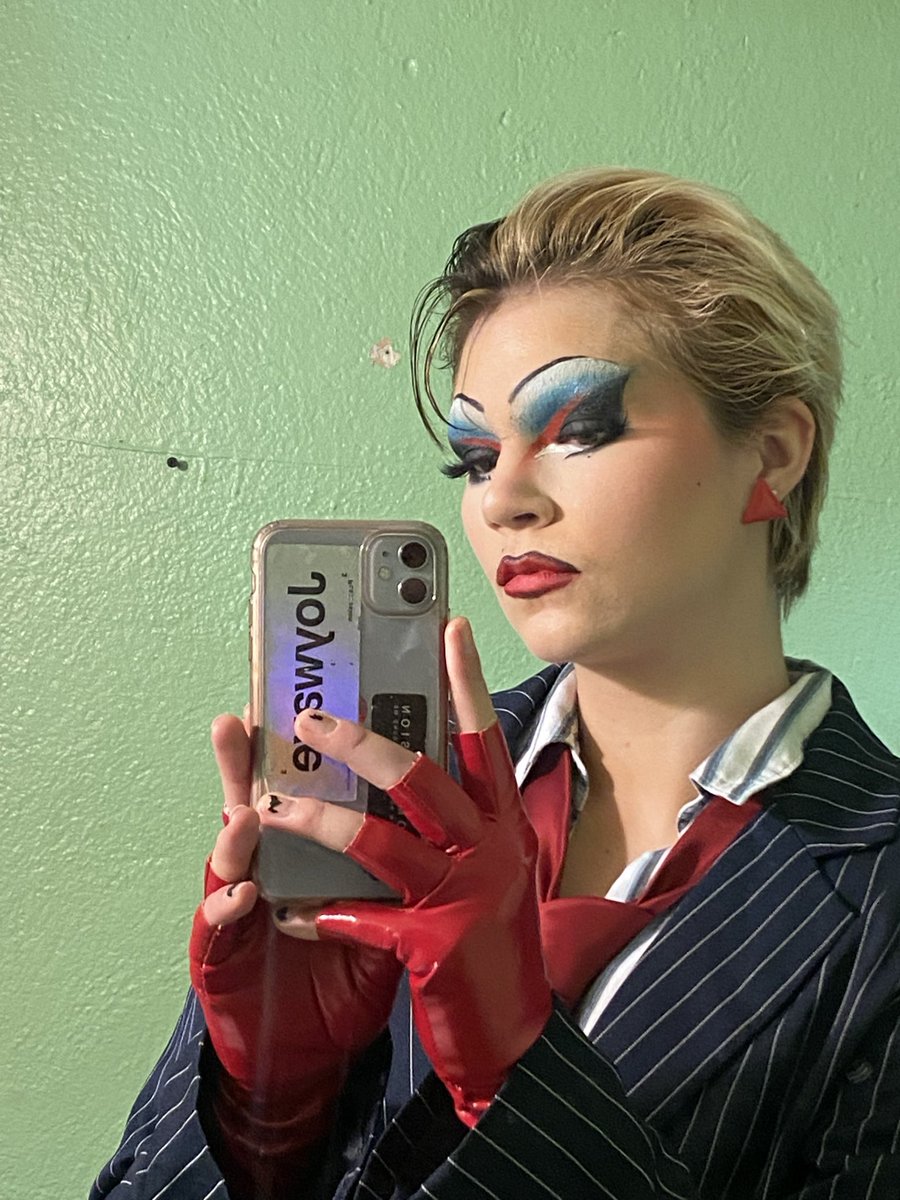 lightdontstopme's tweet image. Called in for a last minute drag show 🩸