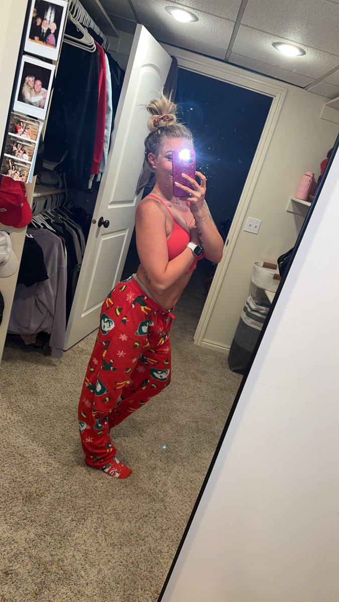 christmas isnt my fav holiday but these jammies are (;