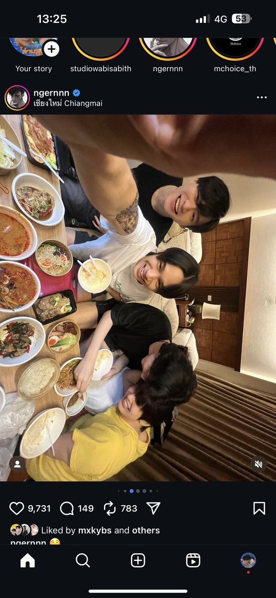 ash_myieow's tweet photo. While their friends busy eating, our parents busy dating😌😆😆
#แม็กกี้บาส #maxky_rp
#บาสเด็กอ้วนที่แท้จริง #bbasjtr
#maxkybas #6CODE
#ngernnn #bbver https://t.co/ji7DZIjouV