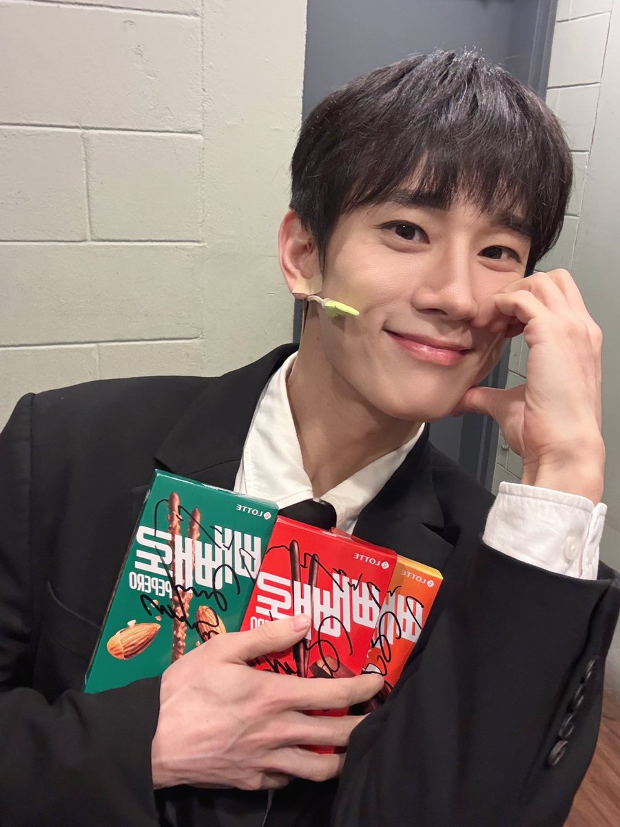 newpro_ostrich's tweet photo. [뮤지컬 #타조소년들]

#김서환 블레이크가 쏜다! 

TOM 1관 로비에서 봐! 🏃🏻
11월 11일 8시 공연 티켓은 갖고 있지?

🤟🏻11월 11일(화) 8시 공연 실물 티켓(I열, M열, O열 대상)을 반드시 지참 부탁드립니다.
🚨금일 4시 공연부터 11월 23일까지 수령 가능

#홍승안 #김서환 #류동휘 #김준식 https://t.co/czgJsYq7iP