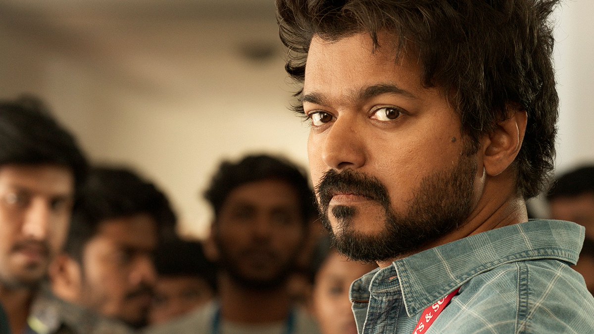 SARKAR_Munaf's tweet photo. On this day, Uber Cool JD was talk of the town. Though there was no Dialogue, JD Slayed us with his Unmatchable Mannerism 🔥 It's been already a year yet Ecstacy of our #Master is Inevitable ❤️
#5YearsOfMasterTeaser
#JanaNayagan @actorvijay
#ஜனநாயகன்
#ThalapathyKacheri https://t.co/90lfB7WqxR