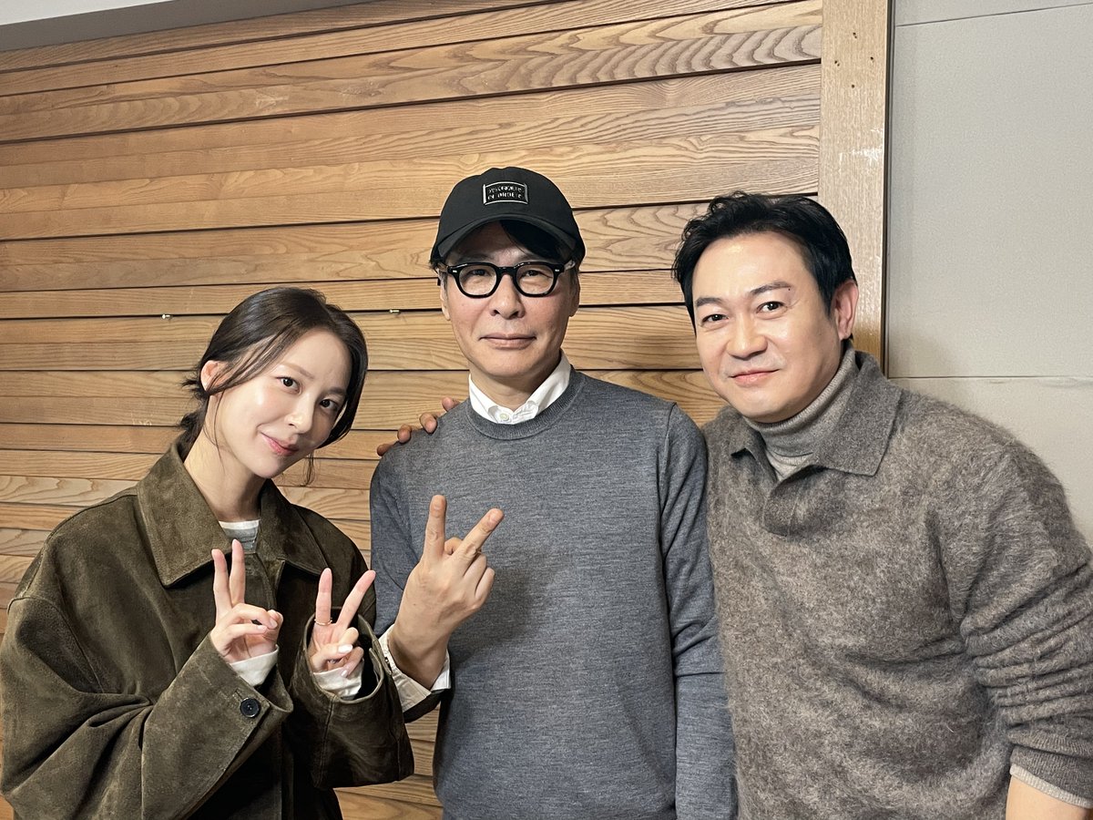 [박용우]

MBC FM4U <오늘 아침 윤상입니다>를 찾은
영화 <넌센스> 팀의 화기애애한 비하인드 포착 ✨

11월 26일 대개봉하는 영화 <넌센스>
많은 기대 부탁드립니다

#박용우 #ParkYongwoo
#영화 #movie #넌센스 #THENONSENSE
#라디오 #MBC #MBCFM4U #오늘아침윤상입니다 #아침초대석