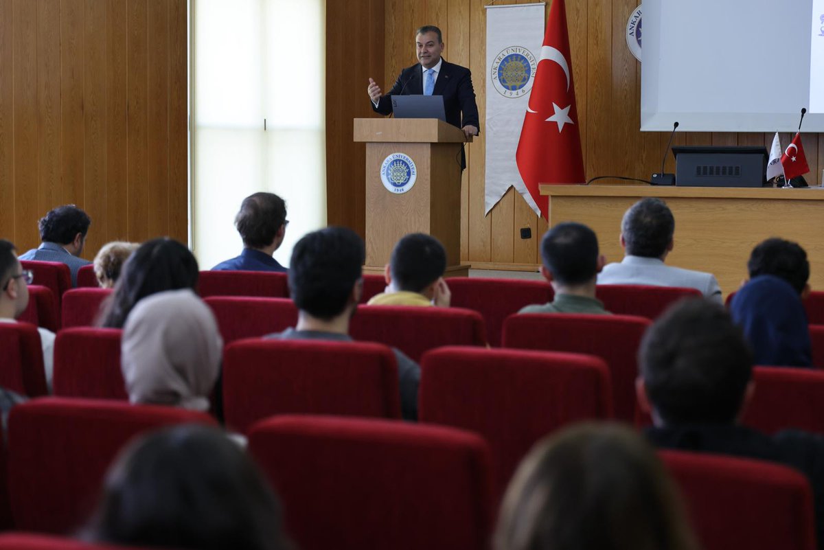 acmakas's tweet image. AÜ Hukuk Fakültesi öğrencileriyle dün güzel bir buluşma gerçekleştirdik.
Ombudsmanlık Topluluğu’nun davetiyle yaptığım sunumda “Ombudsman nedir, ne değildir?” sorusunu tarihsel, anayasal ve pratik yönleriyle ele aldık.
Soru ve katkılarla konu daha da zenginleşti.
Teşekkürler. 👏🏼