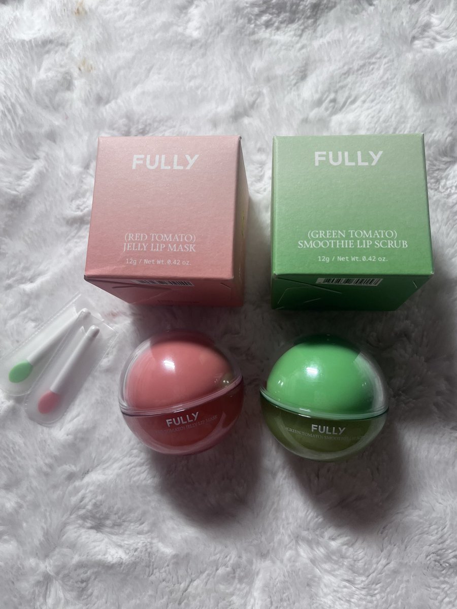 #제품제공 #풀리 #풀리립스크럽 

풀리 립스크럽과 립마스크 체험단에 선정되어서 사용해봤어요! 요즘같은 건조한 날씨에 립마스크는 필수..!!
(후기 타래로 남길게요)