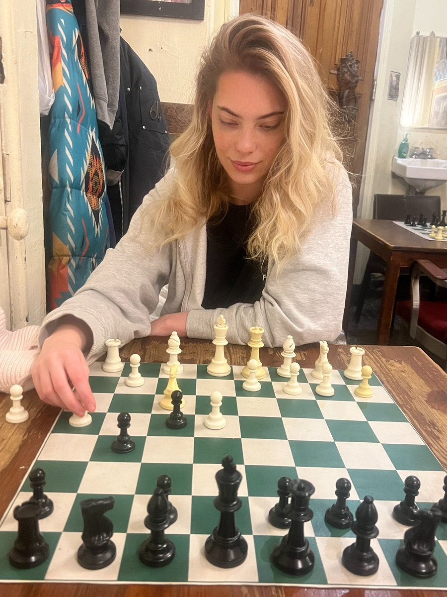 julesgambit's tweet image. Life pro tip: if you want to know what kind of person someone is ask what’s their favorite chess opening