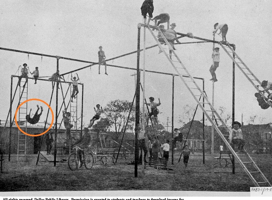 ANitpicker's tweet image. ２０世紀頭の遊具が超ワイルド。＃赤毛のアン　アンは命令ごっこでジョーシー・パイに唆され屋根を歩いて落ちて怪我しますが、もしこんな遊具がアヴォンリーにあったらとんでもないことになってそう。右上は子どもが落ちたのかブランコにつかまってるのか・・・？100年前の写真なのにおばちゃん心配。