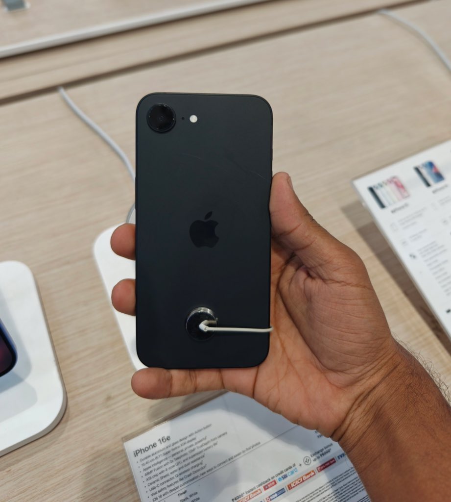 Cartidise's tweet image. Now that 2025 is almost wrapped up, here is my best and bust list for the year.

Best Smartphone Of 2025: OPPO Find X8 Ultra

Bust Of The Year 2025: iPhone 16e/ Pixel 10

Share yours!