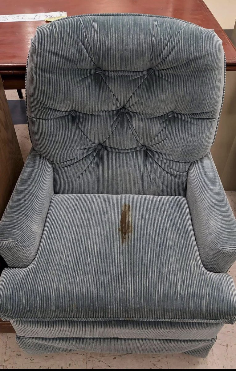 Selling this nice relaxing chair still in great shape just need the money. $500 obo message for details…