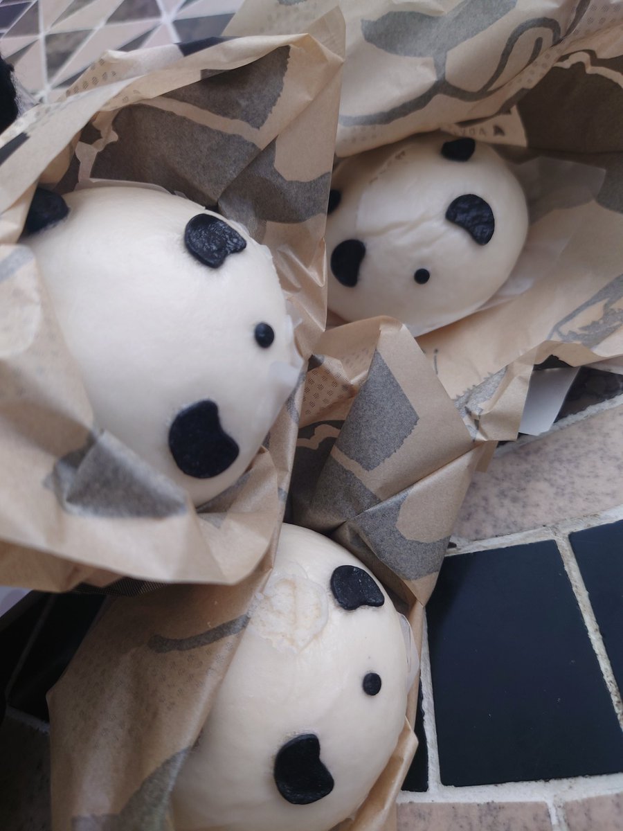 これは1つ買ったあとに2つ買ったら箱がもらえると知ってまた買いなおし