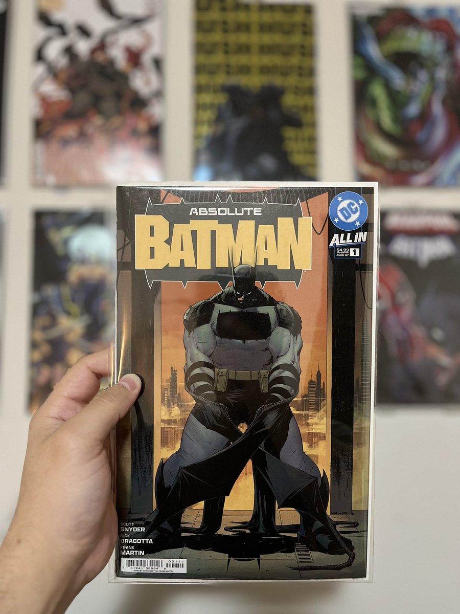 Broooo. I finally got my hands on a 1st print of Absolute Batman issue 1!! 😭 <a href="/Ssnyder1835/">Scott Snyder</a> I need you and Nick Dragotta to visit Houston so I can get yall to sign it. 🙏🏼🥹😩