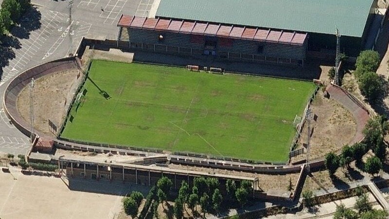 deportesavila's tweet image. ⚽️ #Fútbol 
🔴🔵 Un grupo de aficionados del Real Ávila impulsa la recogida de firmas para exigir la remodelación del Estadio Adolfo Suárez 
deportesavila.es/un-grupo-de-af…