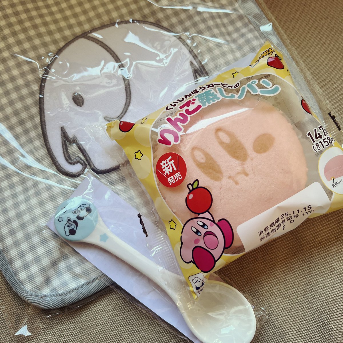 ruci_rof's tweet photo. ファミマのカービーいただいてきた☺️
ブルーナのくじもやっちゃった。
瀕死の時は少し贅沢してもいいよね。 https://t.co/apRe2whq5r
