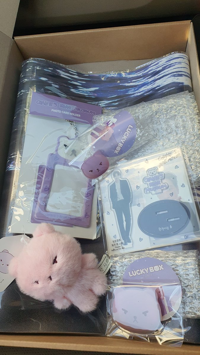 찬식이 럭키박스 두박스만 더살껄...

진짜 럭키박스이름값함
일단 찬식이가 너무귀여워