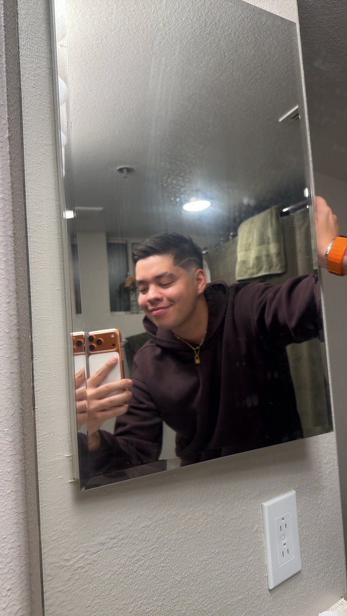 hapacaca's tweet image. my barber 🫂