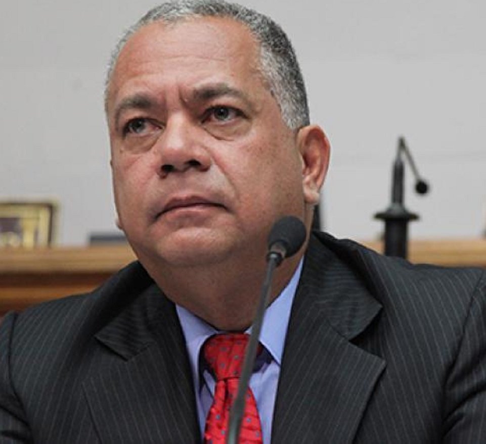 _RoqueCastro's tweet image. Este delincuente tiene sobre sus espaldas 28 muertos luego del robo de elecciones. Donde vaya a esconderse será requerido y perseguido hasta atraparlo y deportarlo para que muera preso por criminal contra el pueblo. igual que todos los criminales Chavistas Maduristas pagarán.